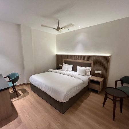 Hotel Celebrations Zirakpur Екстер'єр фото