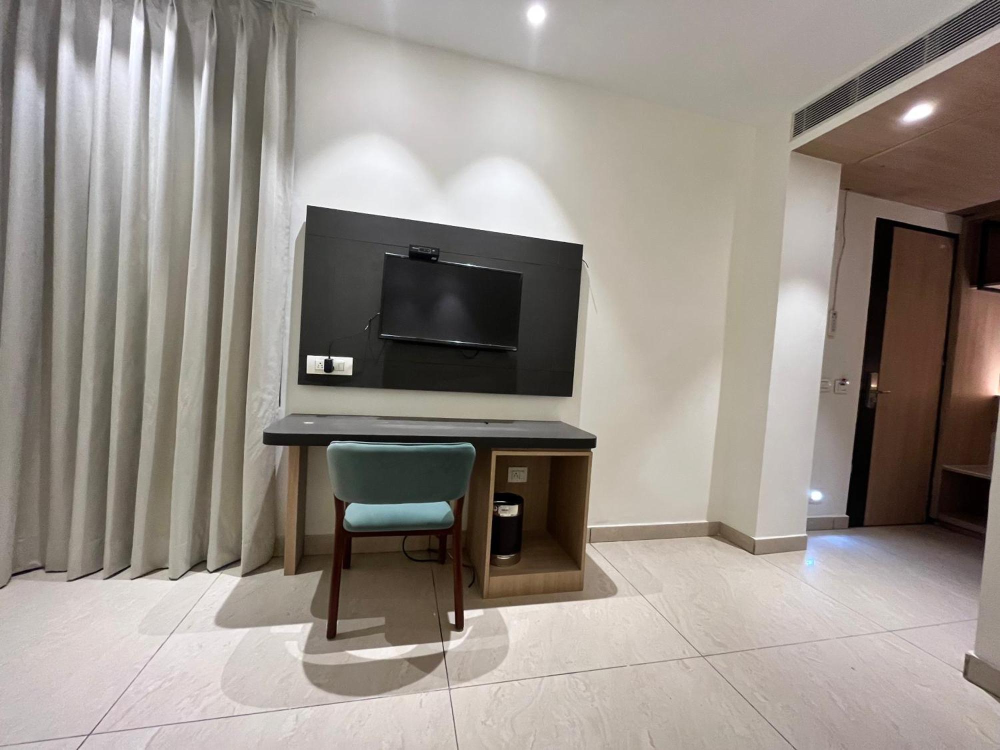 Hotel Celebrations Zirakpur Екстер'єр фото